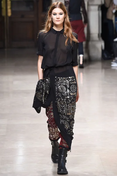 Look 19